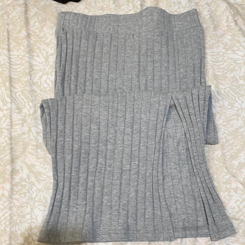 Grey skirt with slit